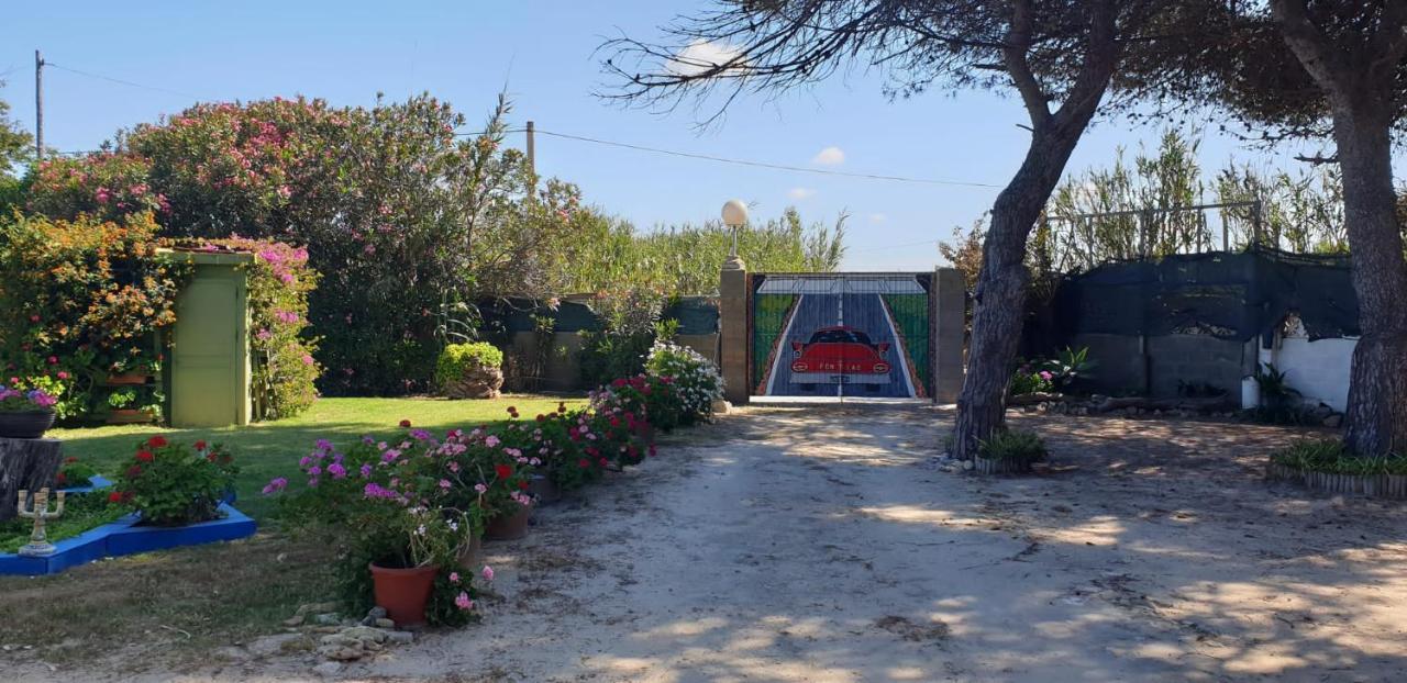Finca Las Dunas: Beachfront Chalets with Jacuzzis Rota Exterior photo