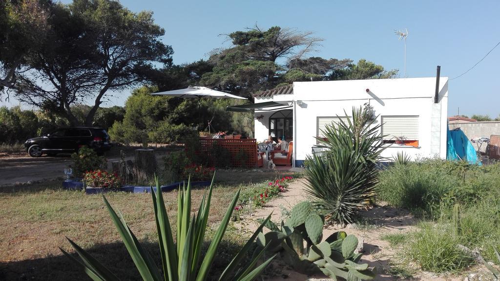 Finca Las Dunas: Beachfront Chalets with Jacuzzis Rota Exterior photo
