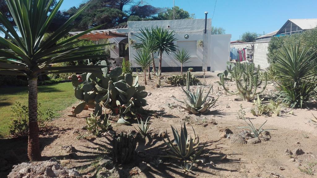 Finca Las Dunas: Beachfront Chalets with Jacuzzis Rota Exterior photo