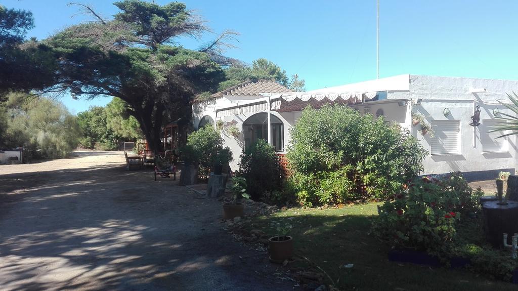 Finca Las Dunas: Beachfront Chalets with Jacuzzis Rota Exterior photo
