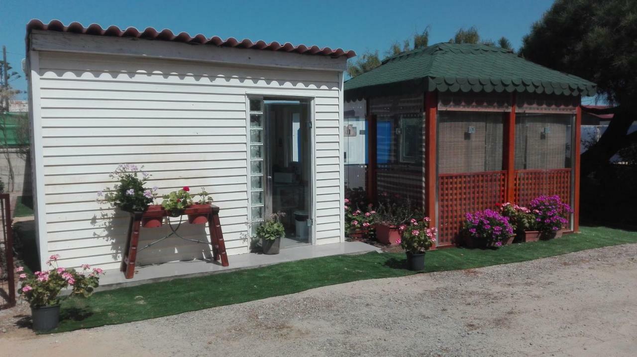 Finca Las Dunas: Beachfront Chalets with Jacuzzis Rota Exterior photo